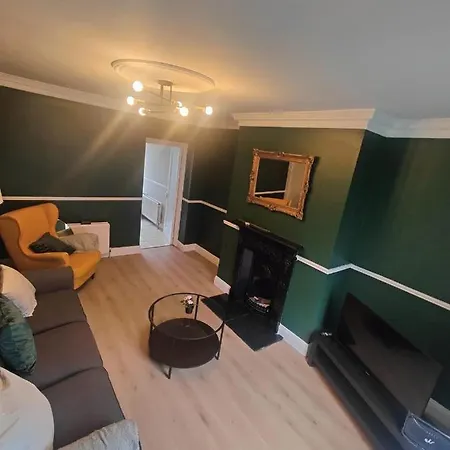 Modern 4 Bedroom Townhouse In City Centre