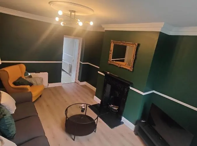 Modern 4 Bedroom Townhouse In City Centre