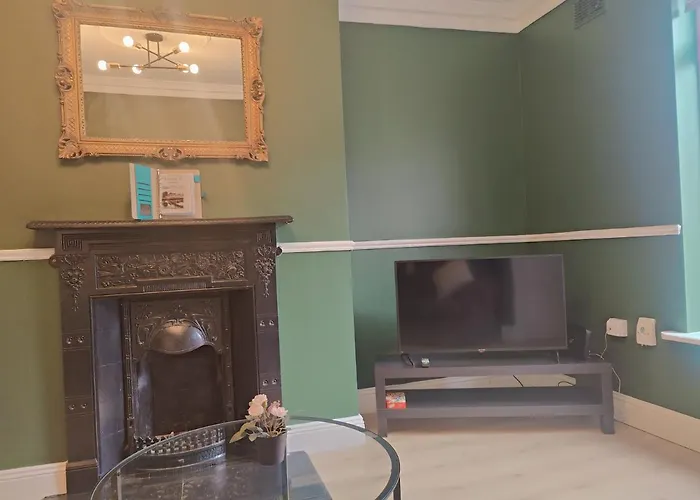 Modern 4 Bedroom Townhouse In City Centre Сasa de vacaciones