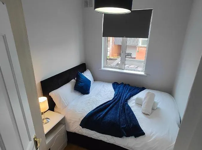 Сasa de vacaciones Modern 4 Bedroom Townhouse In City Centre *