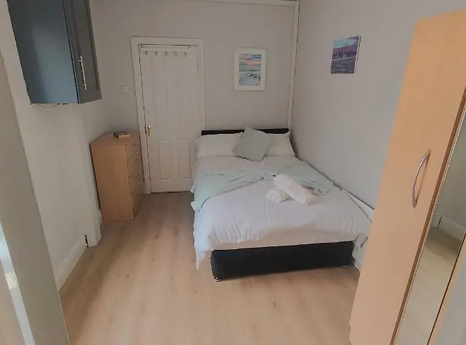 Modern 4 Bedroom Townhouse In City Centre