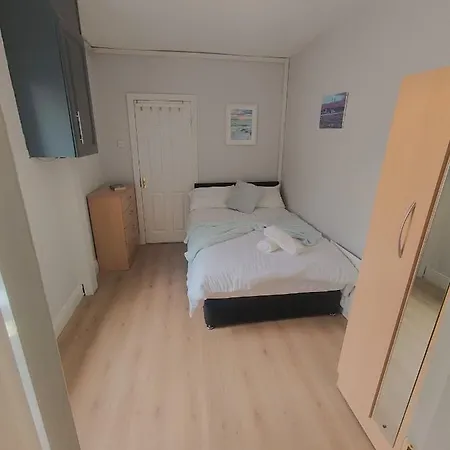 Modern 4 Bedroom Townhouse In City Centre